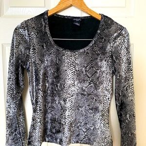 🔥GUESS🔥long sleeve shirt . Size large . Black, grey and white . Super soft.